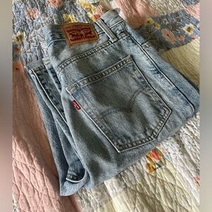 ‘94 baggy Levi’s jeans